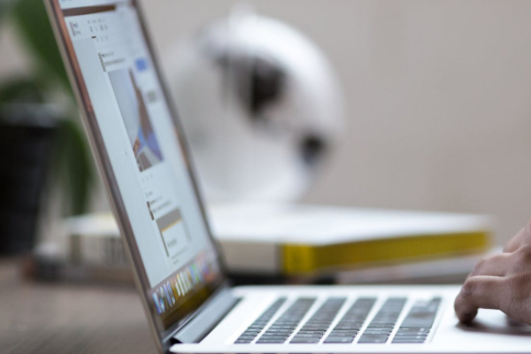 ���Ƹ���Ṥ��ʦ��ѵ�����ĸ���_��ô����