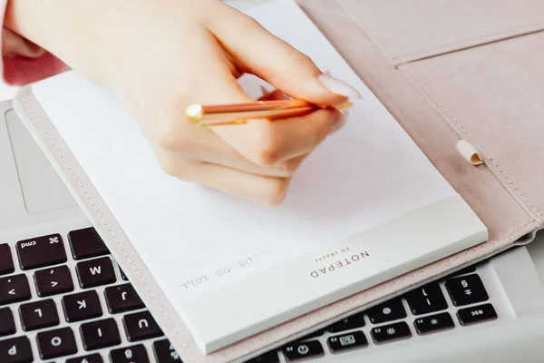 ������Ṥ��ʦ��ѵ�����ĸ���_��ô����