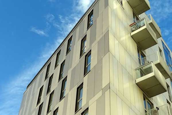 ���ɹ��м���ȫ����ʦ��ѵ���ö���Ǯ