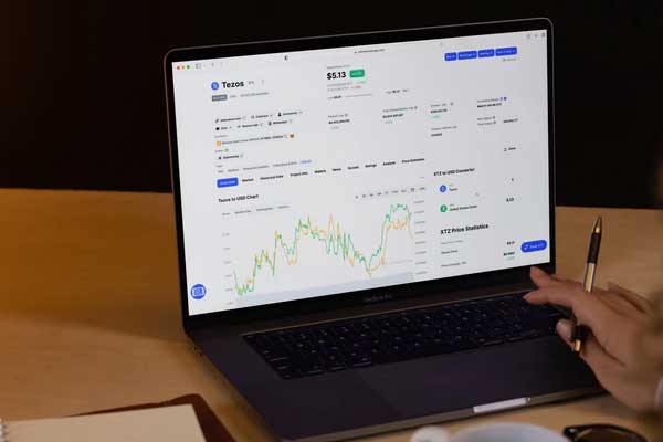 �Ϸ��м���ȫ����ʦ��ѵ���ö���Ǯ