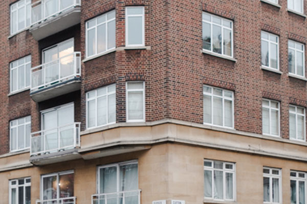 ����м���ȫ����ʦ��ѵ���ö���Ǯ