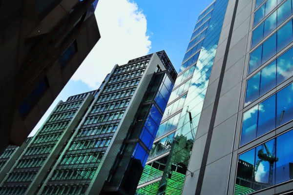 �ϳ��м���ȫ����ʦ��ѵ���ö���Ǯ