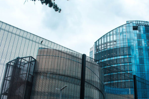 �ڽ��м���ȫ����ʦ��ѵ���ö���Ǯ