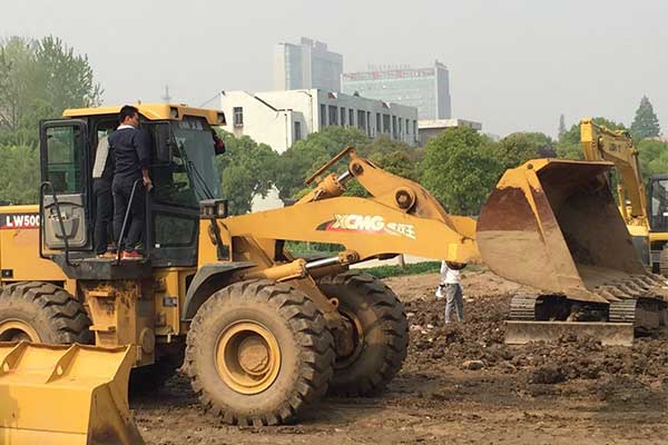 �人װ�ػ���ѵѧУ��������