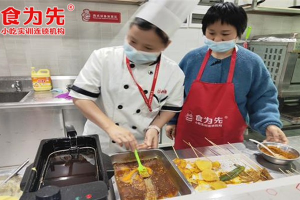 ���ݼκ�ʳΪ��С����ѵ