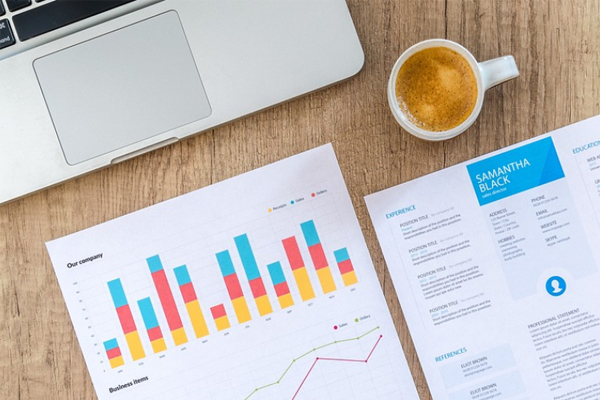 Ϋ������ʦ������ѵѧУ�ļҺ�