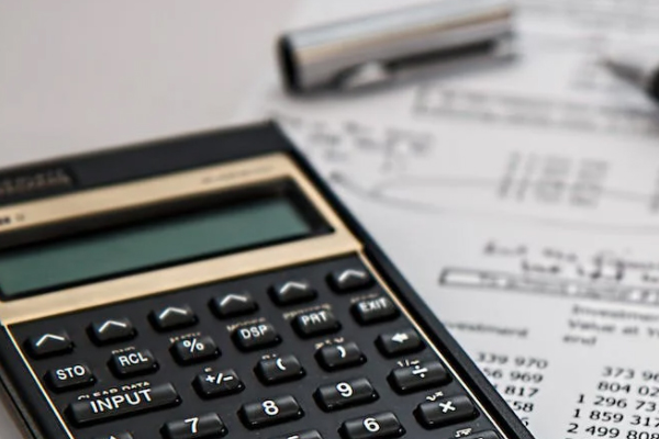 ���˾���ʦ������ѵѧУ�ļҺ�