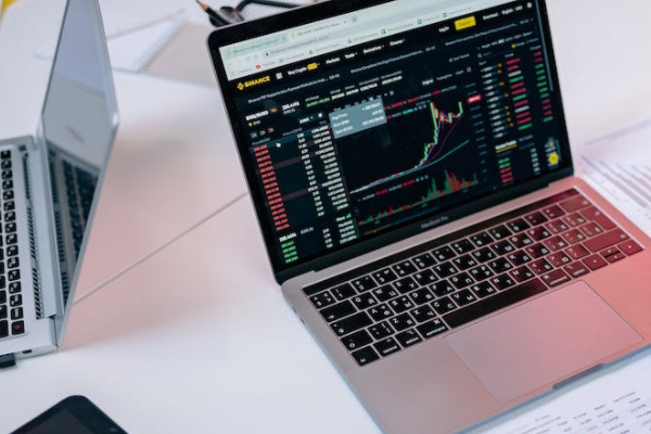 ���Ƹ۾���ʦ������ѵѧУ�ļҺ�