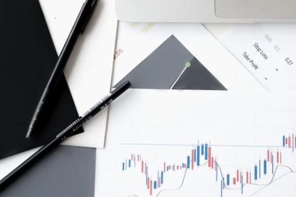 ���ݾ���ʦ������ѵѧУ�ļҺ�