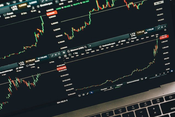 �ƸԾ���ʦ������ѵѧУ�ļҺ�