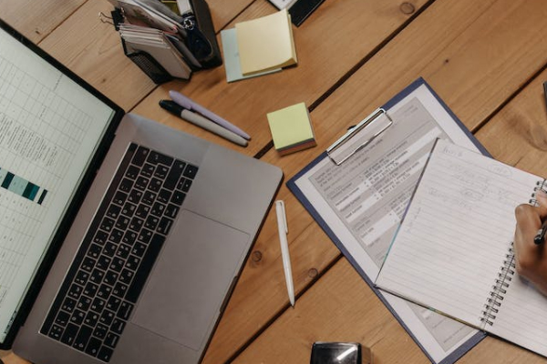 �������ʦ������ѵѧУ�ļҺ�