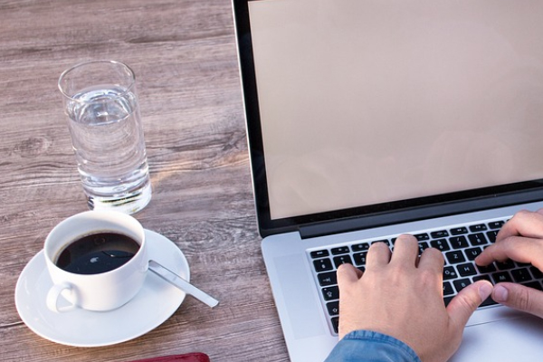 �����繤֤��ѵ�����ļҺ�_����