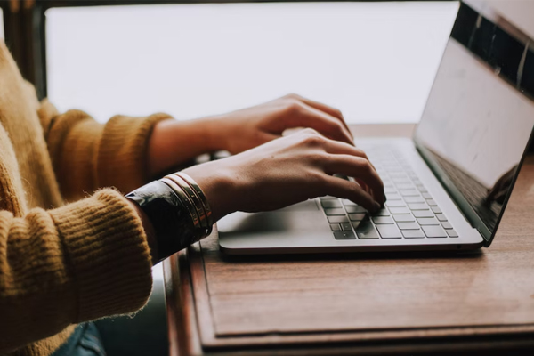 �����繤֤��ѵ�����ļҺ�_����