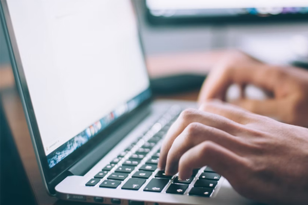 �����繤֤��ѵ�����ļҺ�_����