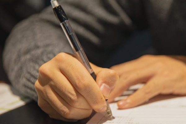 ¦���繤֤��ѵ�����ļҺ�_����