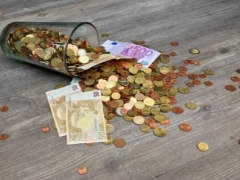 �������ʵ��������ѵ�����Ǯ/