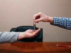 ������ҵ�����ʸ�֤��ô��/