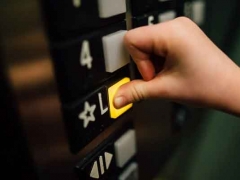 ������ҵ�����ʸ�֤��ô��/