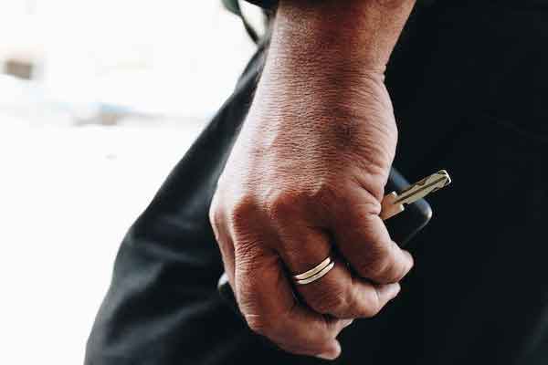 ������ҵ�����ʸ�֤��ô��