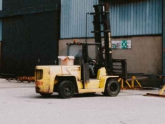 �人�泵��ѵ��У�绰/