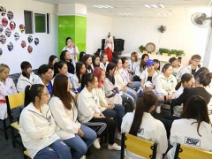 ����ͳ����ѵѧУ��ô��/