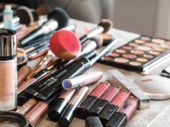 ����ͳ��ְҵ����ѧУ��Ӱѧ�Ѷ���Ǯ��/