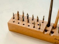 �����غ���ͬ��ѵѧУ�ڱ���ô��������������/